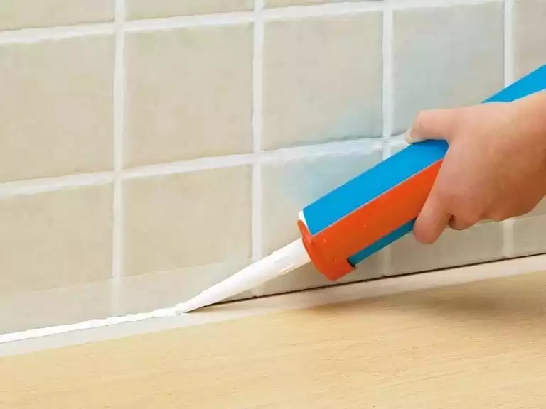 Dùng Keo Chít Mạch Chuyên Dụng Để Phủ Ron Cũ