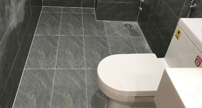 Xử lý keo chà ron bị ẩm