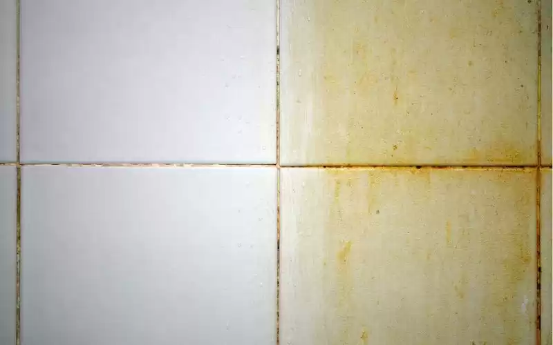 Nguyên nhân khiến ron gạch bị ố vàng